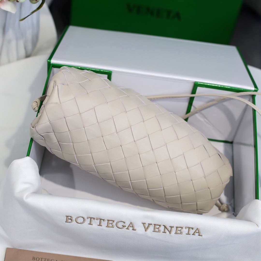 BV 585852 Bottega Veneta Mini Pouch intrecciato leather clutch with strap Beige