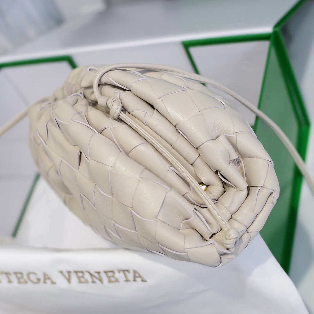 BV 585852 Bottega Veneta Mini Pouch intrecciato leather clutch with strap Beige