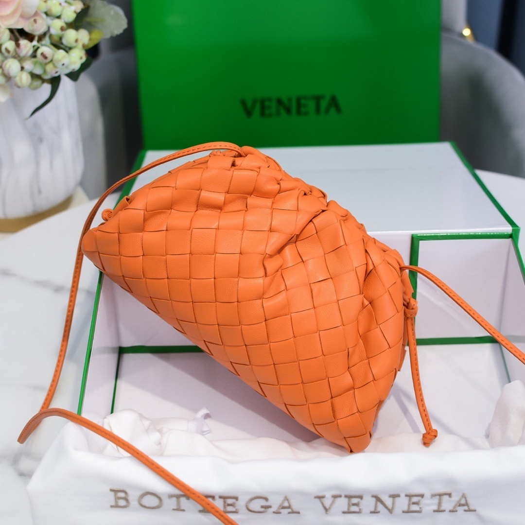BV 585852 Bottega Veneta Mini Pouch intrecciato leather clutch with strap Orange