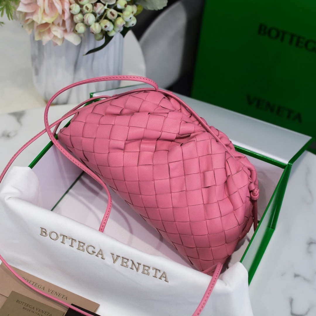 BV 585852 Bottega Veneta Mini Pouch intrecciato leather clutch with strap Pink