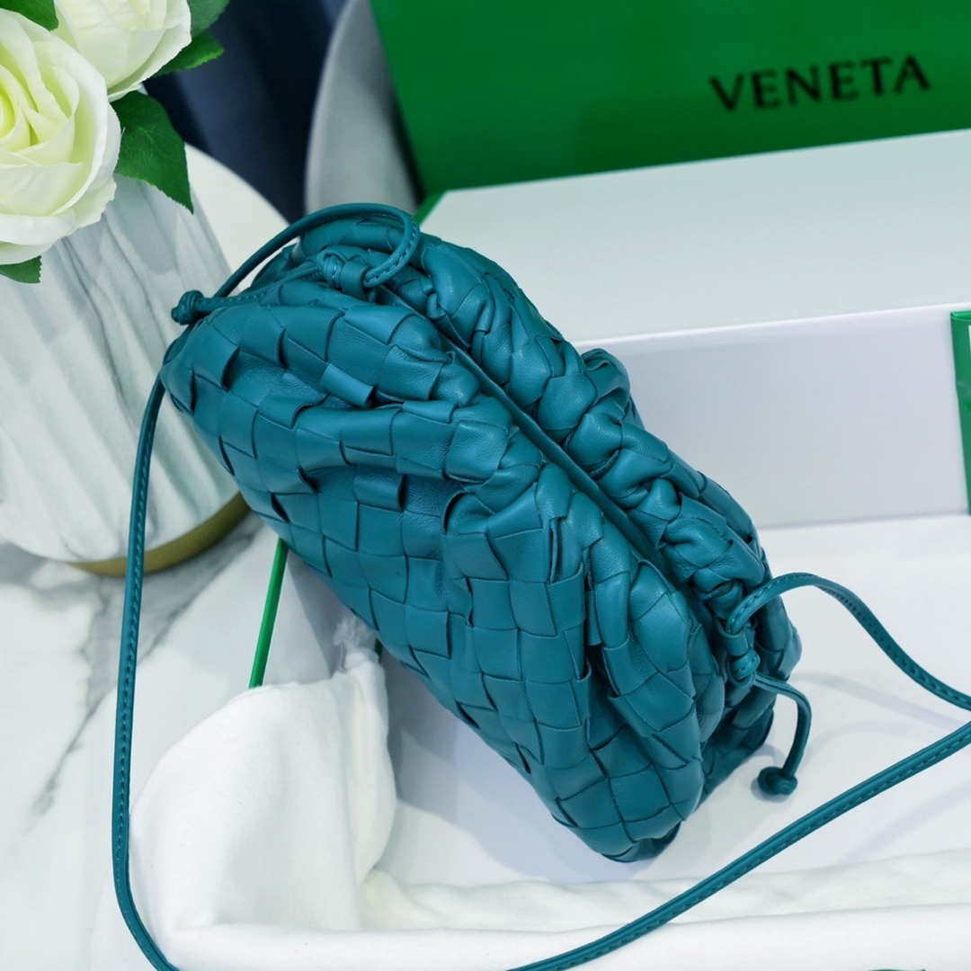 BV 585852 Bottega Veneta Mini Pouch intrecciato leather clutch with strap sapphire