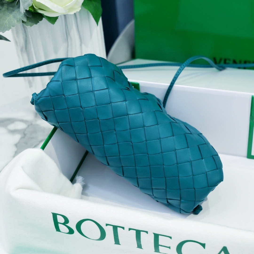 BV 585852 Bottega Veneta Mini Pouch intrecciato leather clutch with strap sapphire - Default Title - View 6