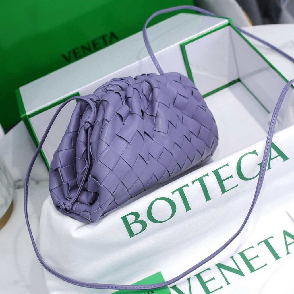 BV 585852 Bottega Veneta Mini Pouch Mini intrecciato leather clutch with strap Purple