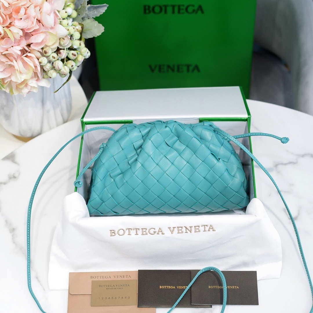 BV 585852 Bottega Veneta Mini Pouch intrecciato leather clutch with strap Blue - Default Title - View 1