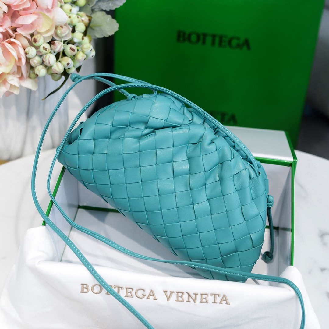 BV 585852 Bottega Veneta Mini Pouch intrecciato leather clutch with strap Blue - Default Title - View 2