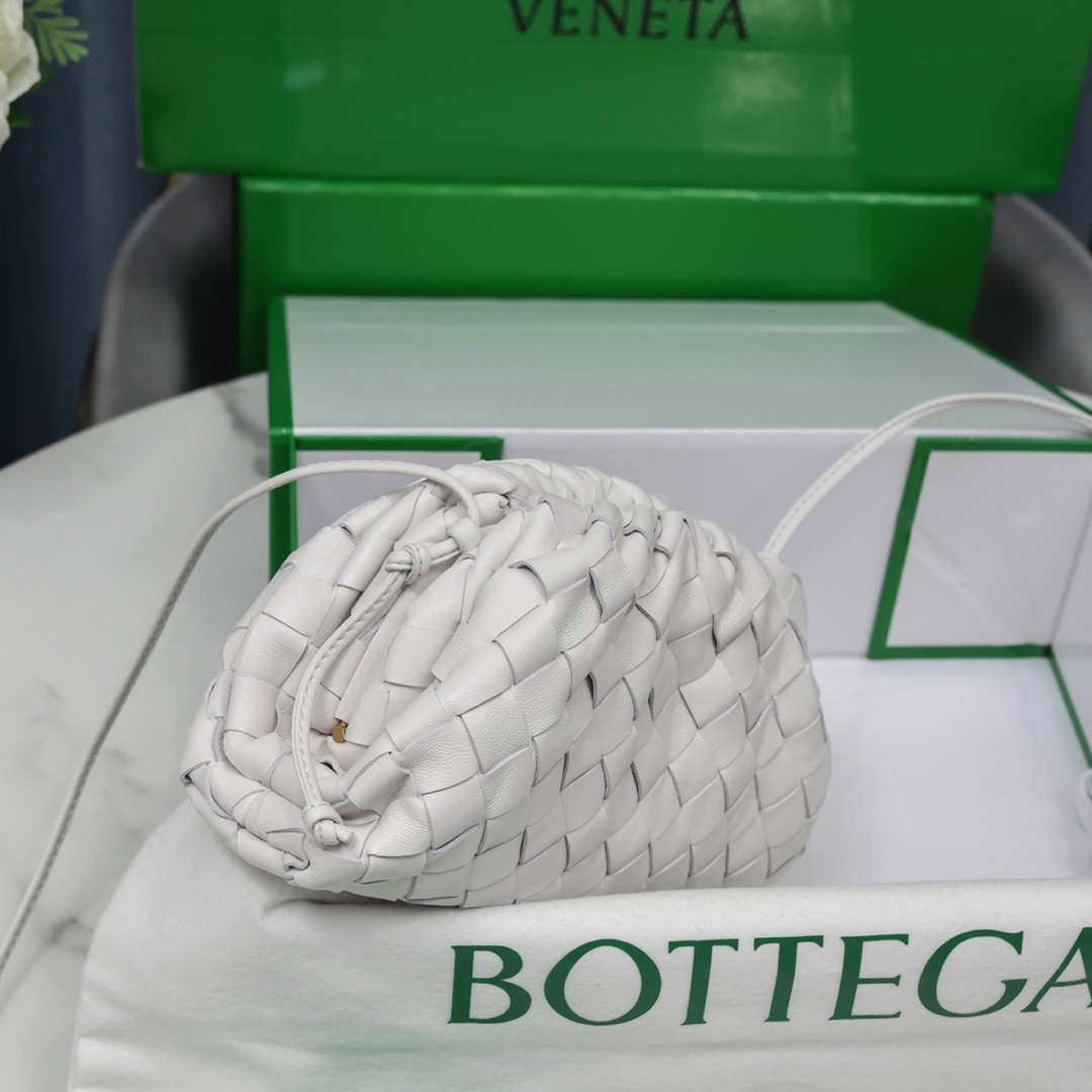 BV 585852 Bottega Veneta Mini Pouch intrecciato leather clutch with strap White