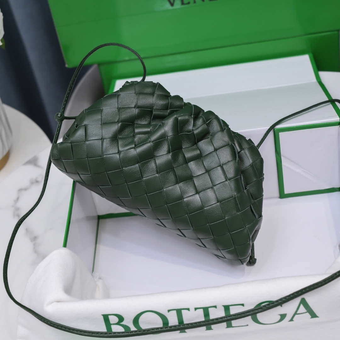 BV 585852 Bottega Veneta Mini Pouch intrecciato leather clutch with strap Dark Green - Default Title - View 2