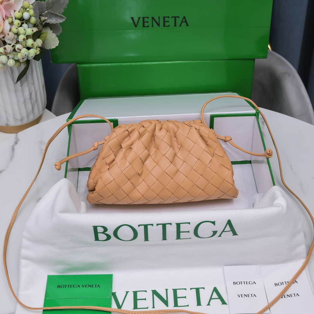 BV 585852 Bottega Veneta Mini Pouch intrecciato leather clutch with strap Nude - Default Title - View 1