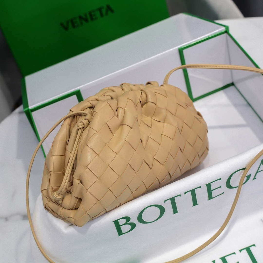 BV 585852VCPP19776 Bottega Veneta  Mini Pouch Beige