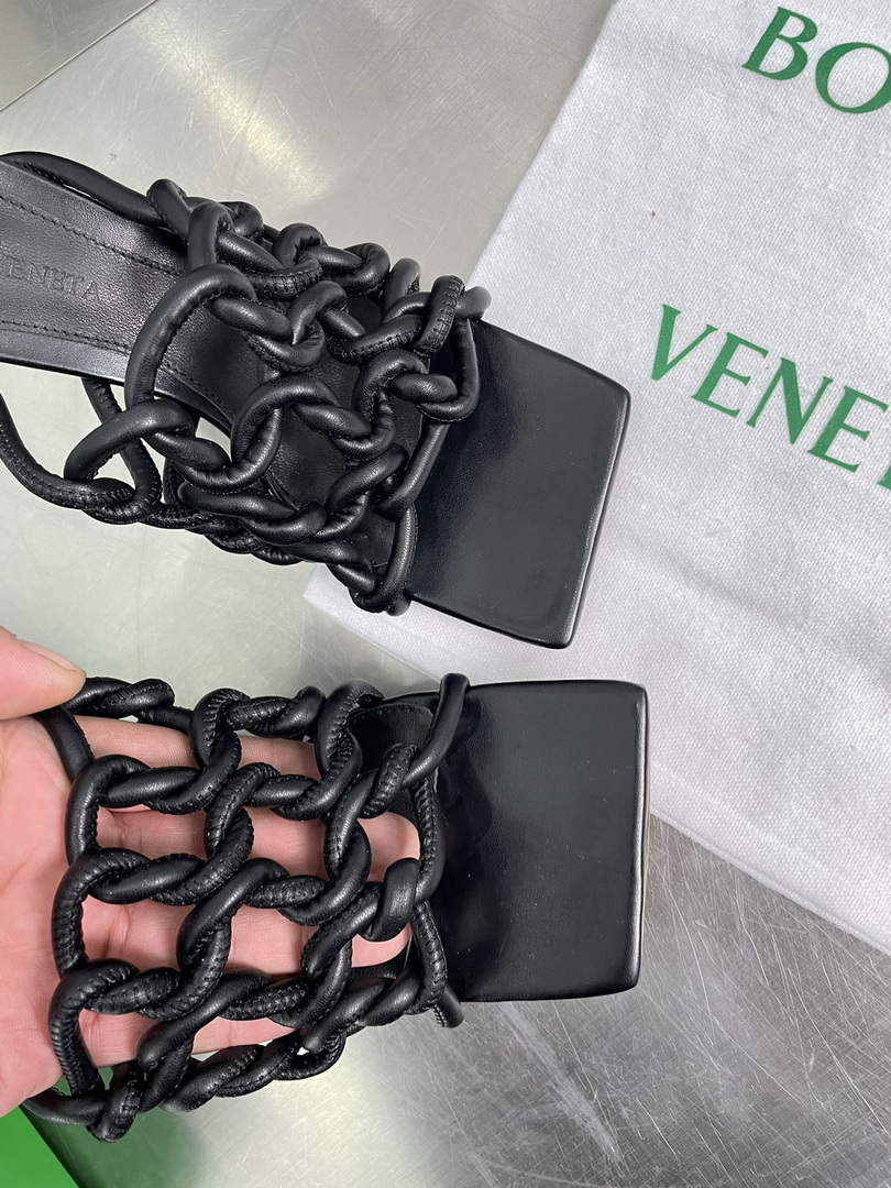 BV 716242 Bottega Veneta Stretch Twist Mule BV5786