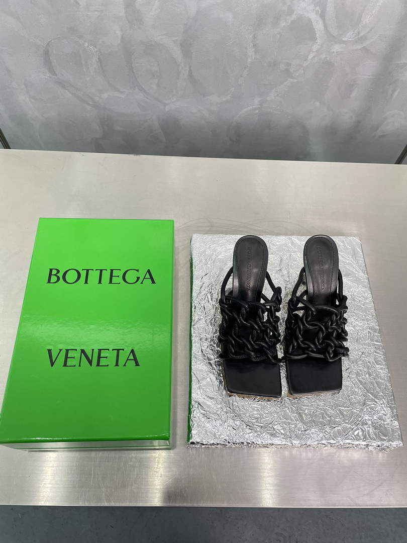 BV 716242 Bottega Veneta Stretch Twist Mule BV5786