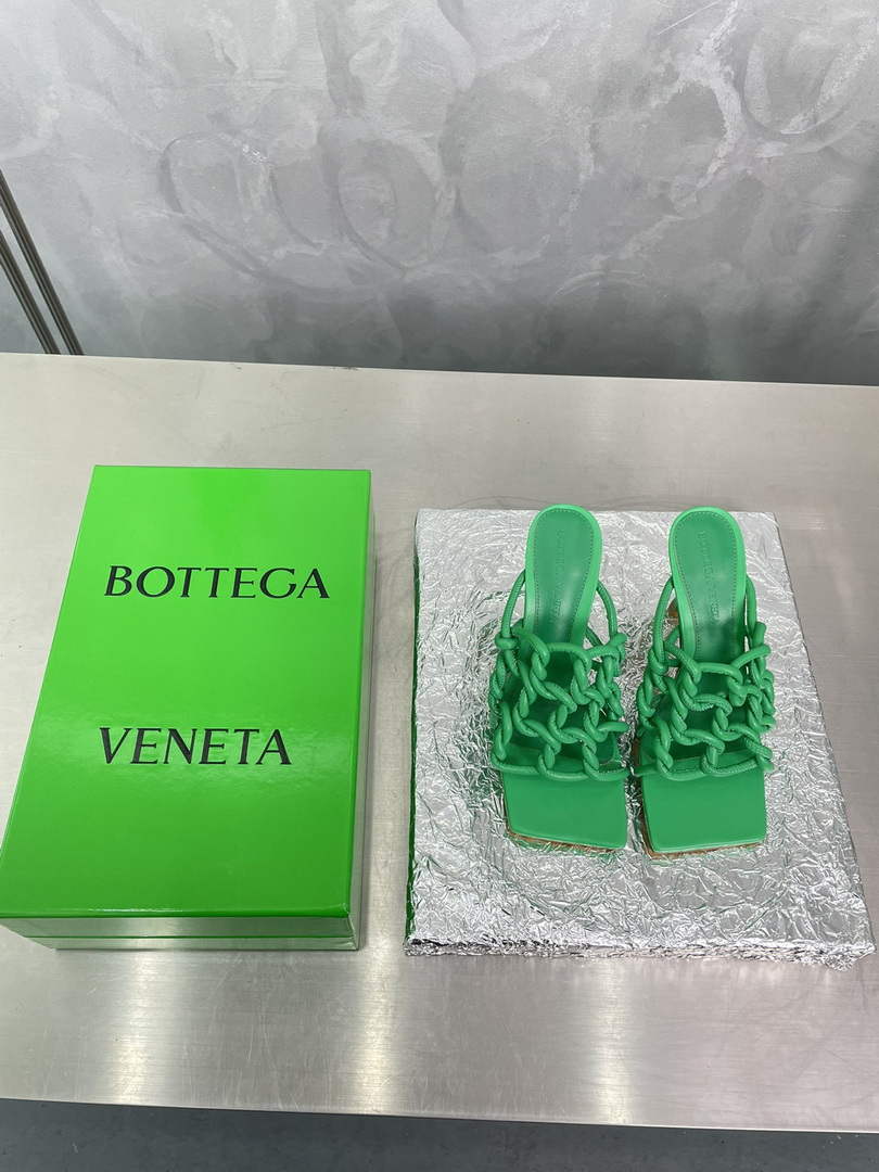 BV 716242 Bottega Veneta Stretch Twist Mule BV5788