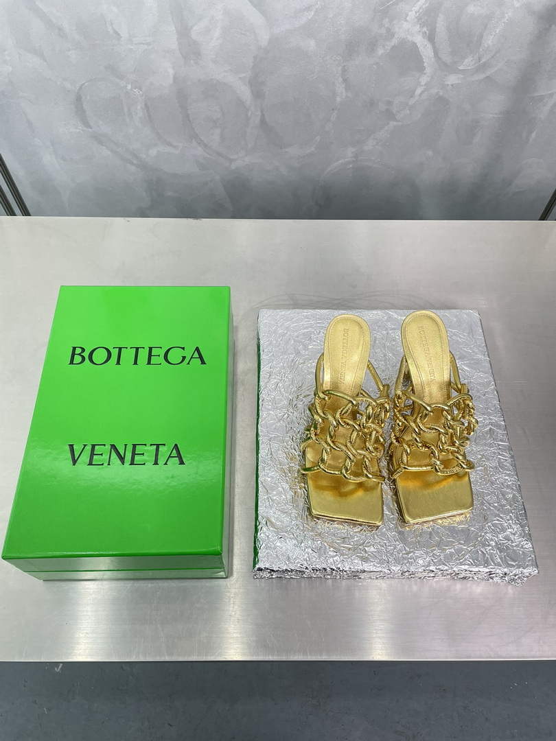 BV 716242 Bottega Veneta Stretch Twist Mule BV5790