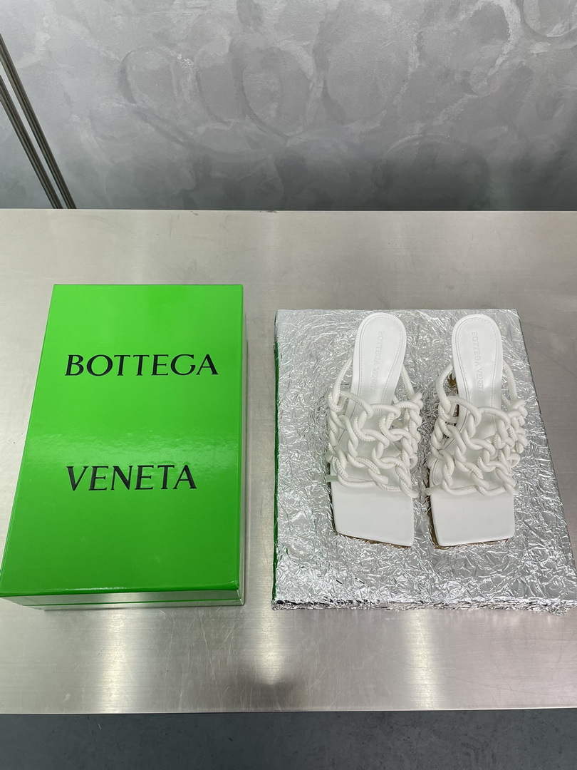 BV 716242 Bottega Veneta Stretch Twist Mule BV5792