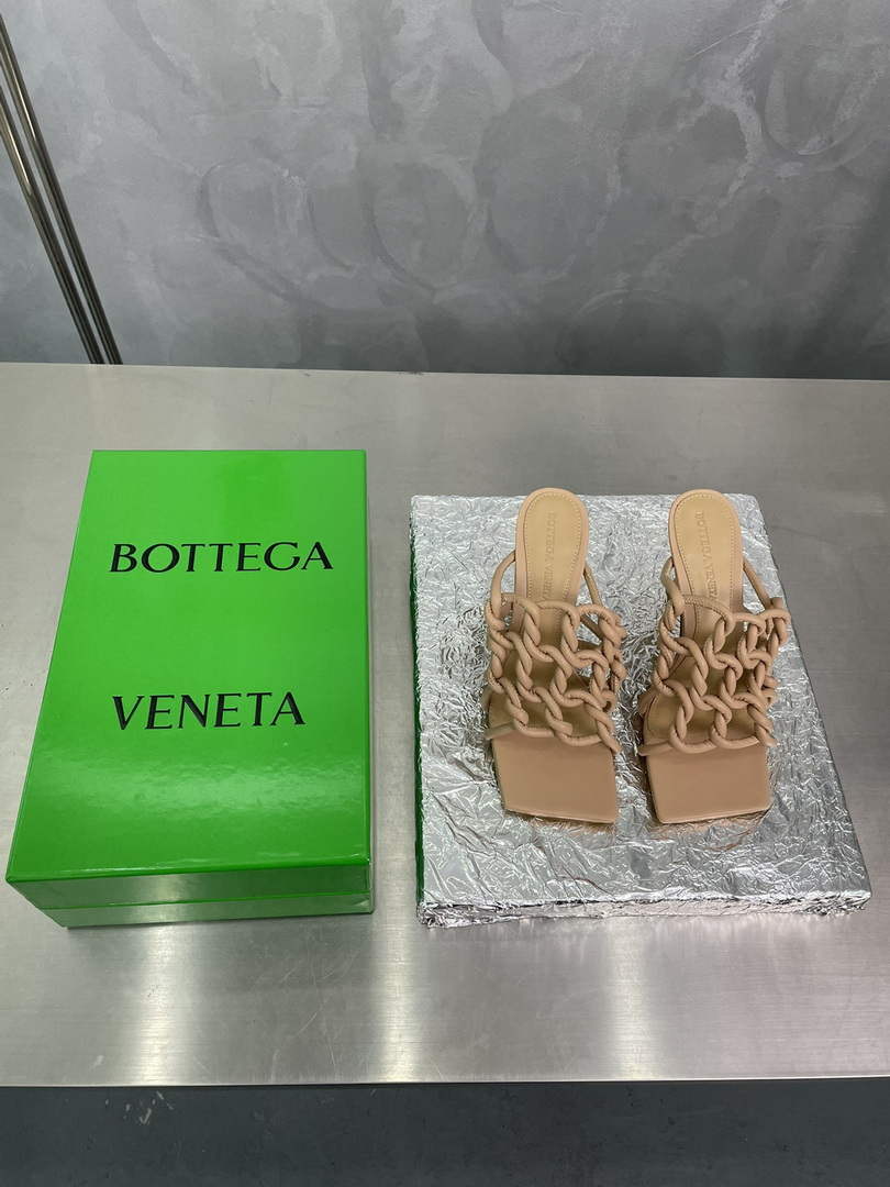 BV 716242 Bottega Veneta Stretch Twist Mule BV5793