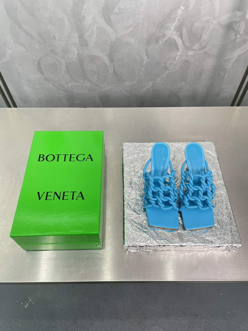 BV 716242 Bottega Veneta Stretch Twist Mule BV5794