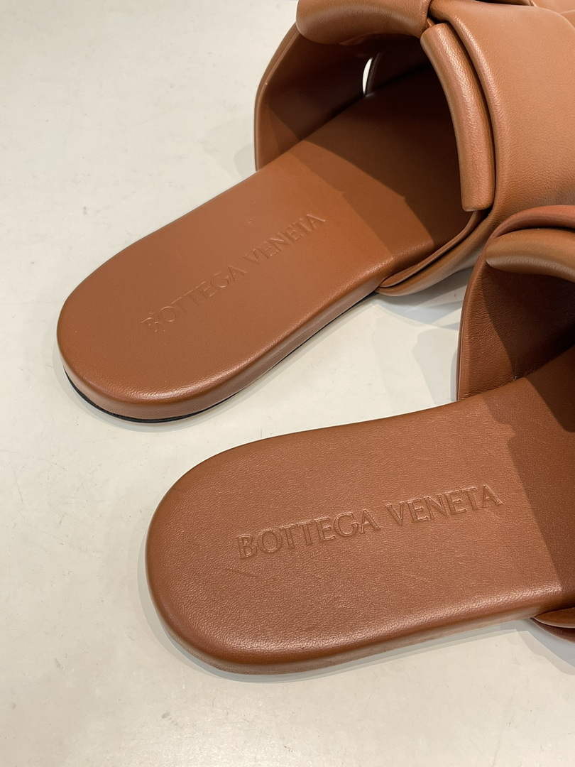 BV 741259 Bottega Veneta Patch Flat Mule BV5806