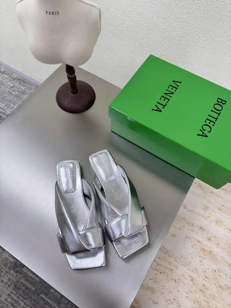 BV 837897 Bottega Veneta Riva Flat Mule Shoes BV5806