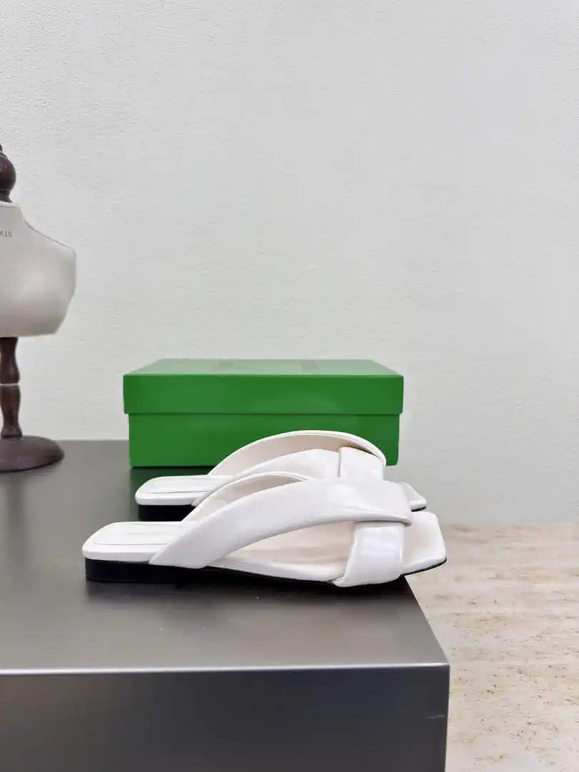 BV 837897 Bottega Veneta Riva Flat Mule Shoes BV5807