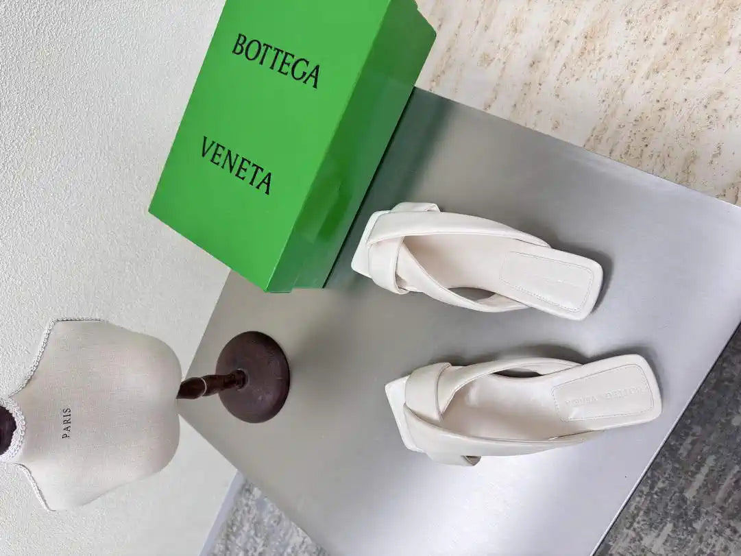 BV 837897 Bottega Veneta Riva Flat Mule Shoes BV5807