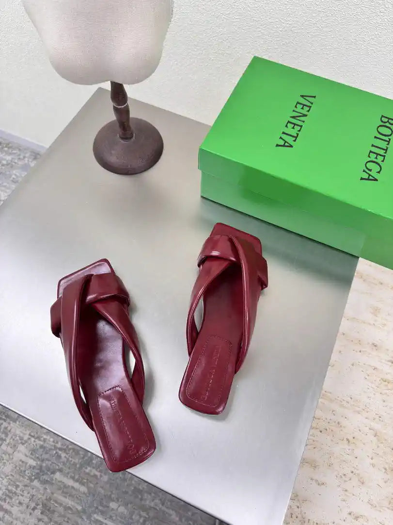 BV 837897 Bottega Veneta Riva Flat Mule Shoes BV5810