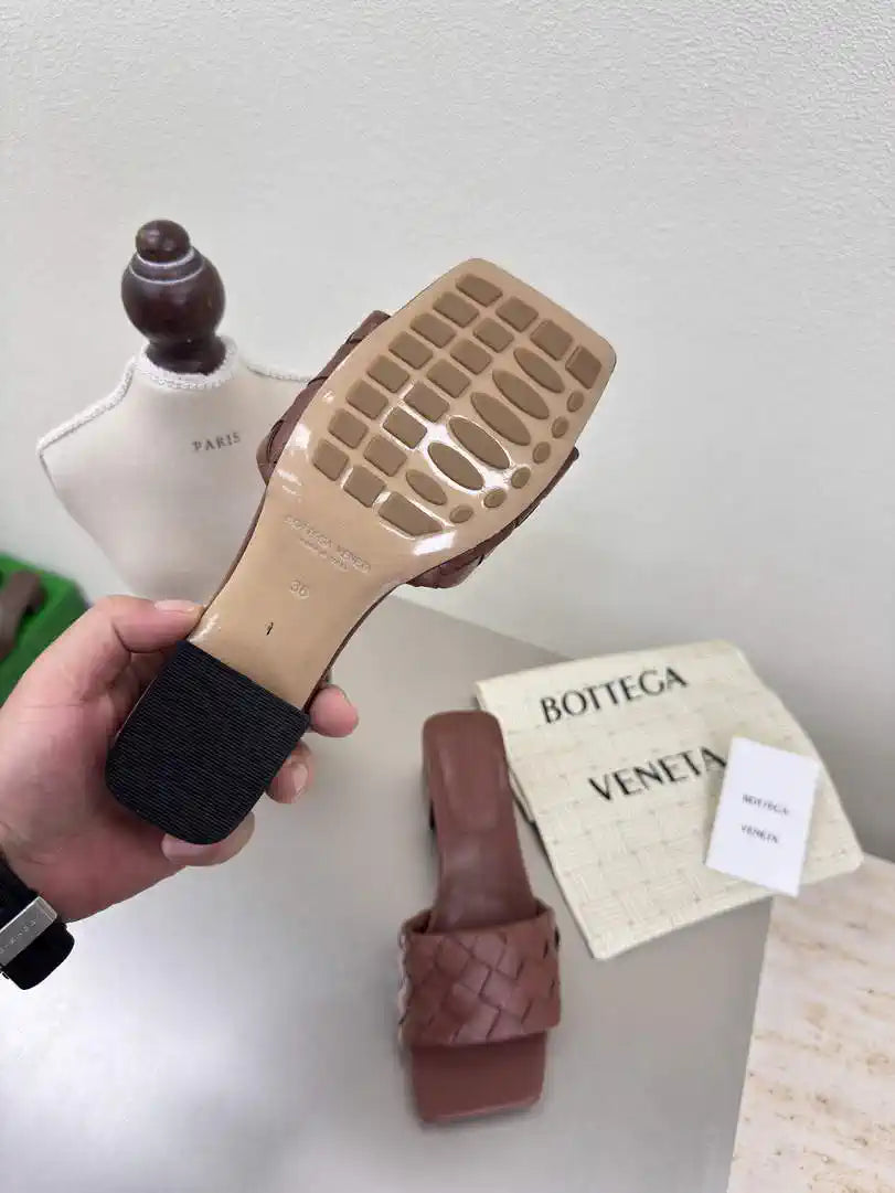BV 838098V2ED01000 Bottega Veneta Parco Mule Shoes BV5821