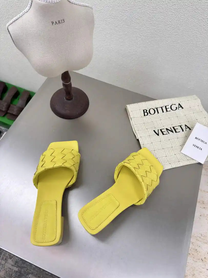 BV 838098V2ED01000 Bottega Veneta Parco Mule Shoes BV5822
