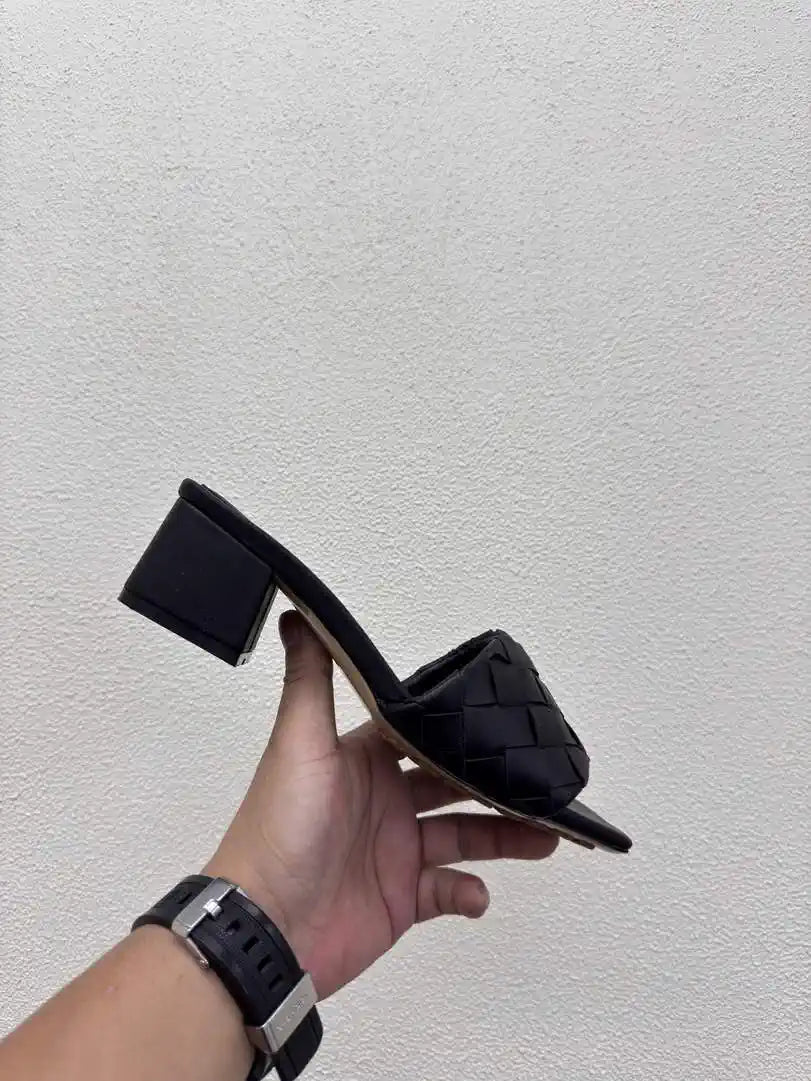BV 838098V2ED01000 Bottega Veneta Parco Mule Shoes BV5813