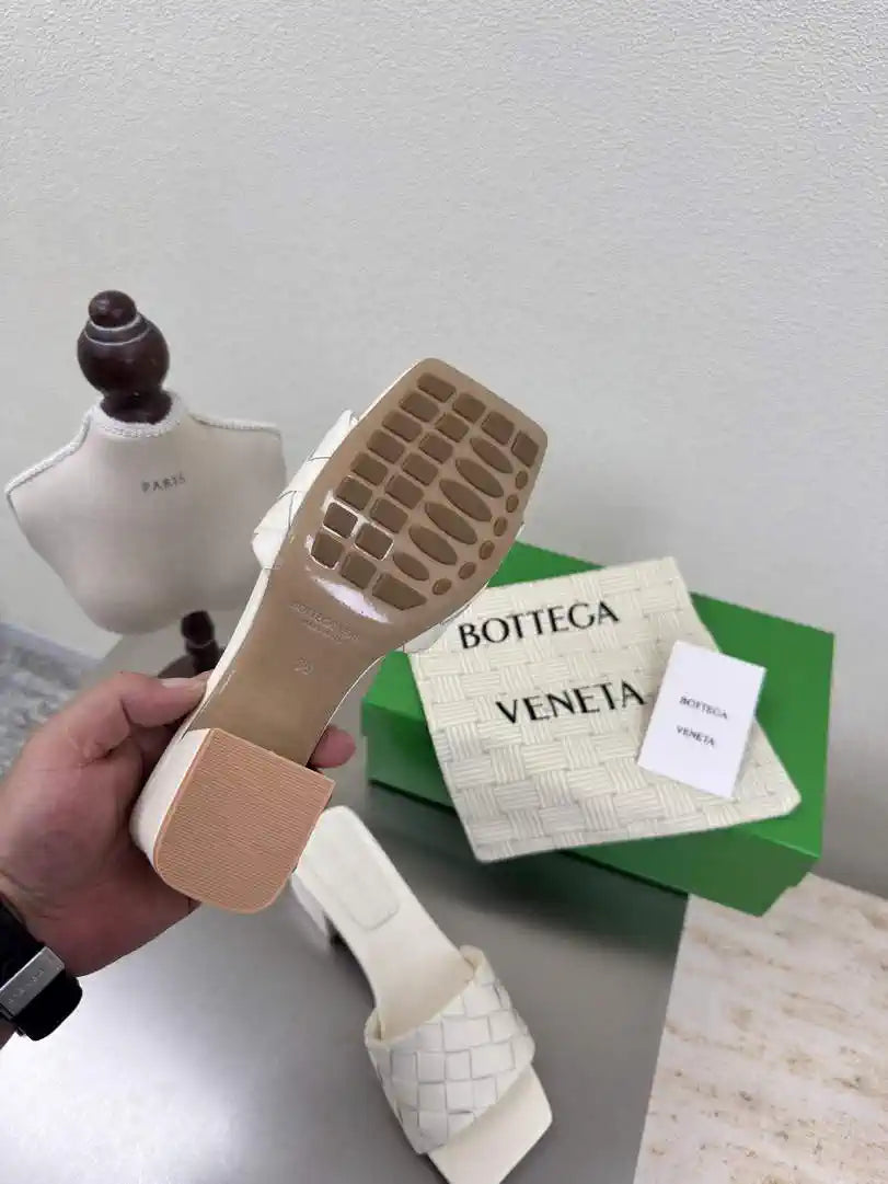 BV 838098V2ED01000 Bottega Veneta Parco Mule Shoes BV5814