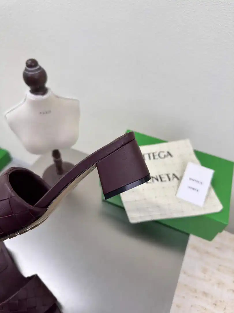 BV 838098V2ED01000 Bottega Veneta Parco Mule Shoes BV5819