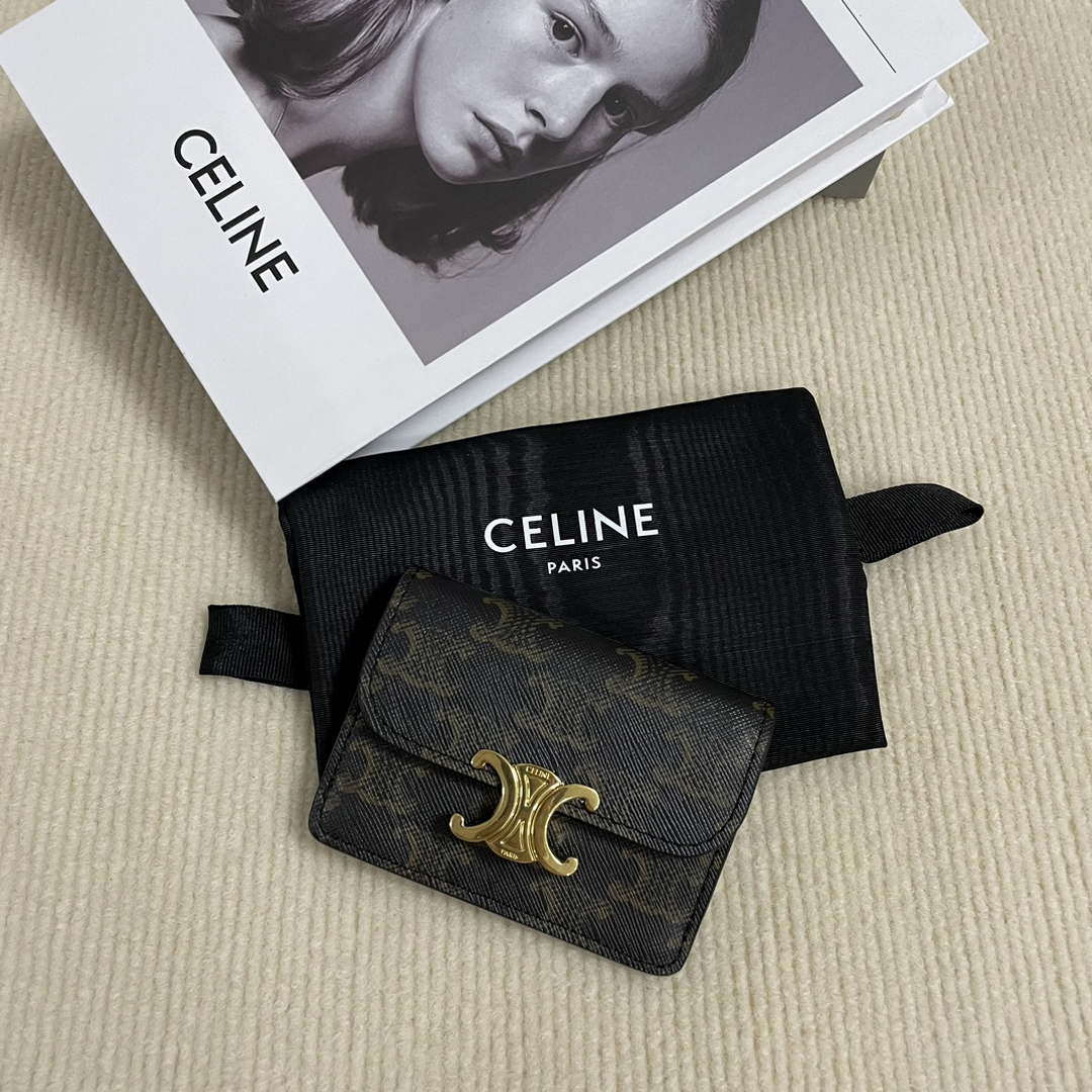 Celine 10I583 Card Holder With Flap Triomphe In Triomphe Canvas Tan