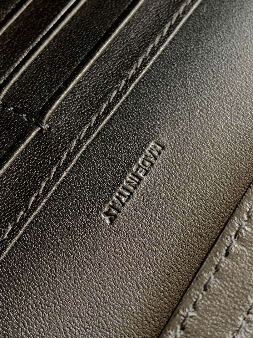 Celine 10J733 CUIR TRIOMPHE Calfskin leather WOC Black
