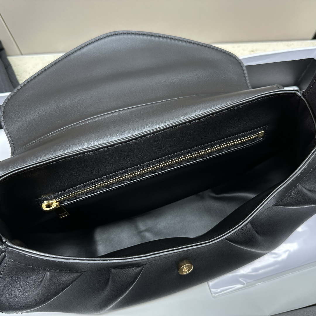 Celine 115633FDU.18BP Medium polly bag in supple calfskin Black