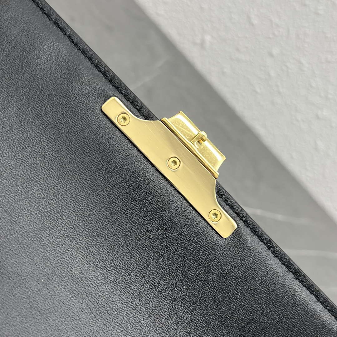 Celine 197992 Chain Shoulder Bag Claude In Triomphe Canvas Black