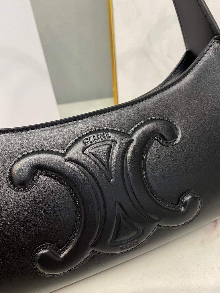 Celine 198153 Shoulder Bag Cuir Triomphe in Smooth Calfskin Black
