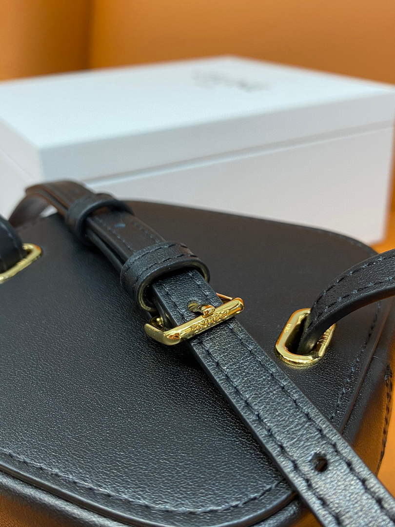 Celine 199263 SMALL BOX cuir triomphe in Smooth Calfskin Black