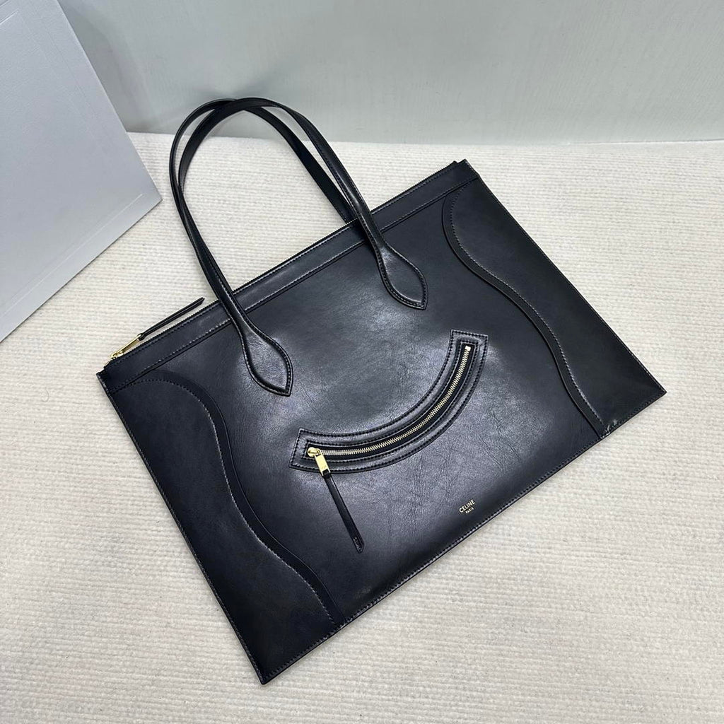 CELINE FLAT LUGGAGE IN GLOSSY CALFSKIN 123963GW4 Black