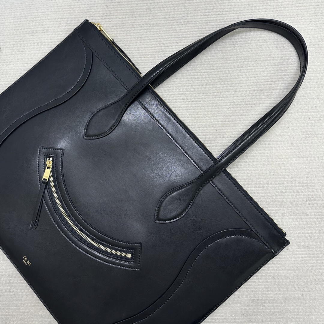 CELINE FLAT LUGGAGE IN GLOSSY CALFSKIN 123963GW4 Black
