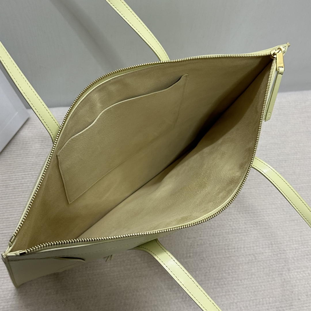 CELINE FLAT LUGGAGE IN GLOSSY CALFSKIN 123963GW4 Light Yellow