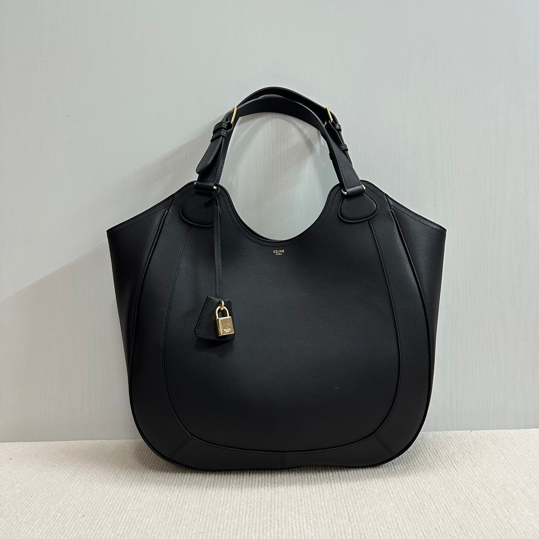 CELINE HOBO IN SUPPLE SMOOTH CALFSKIN 119353 BLACK
