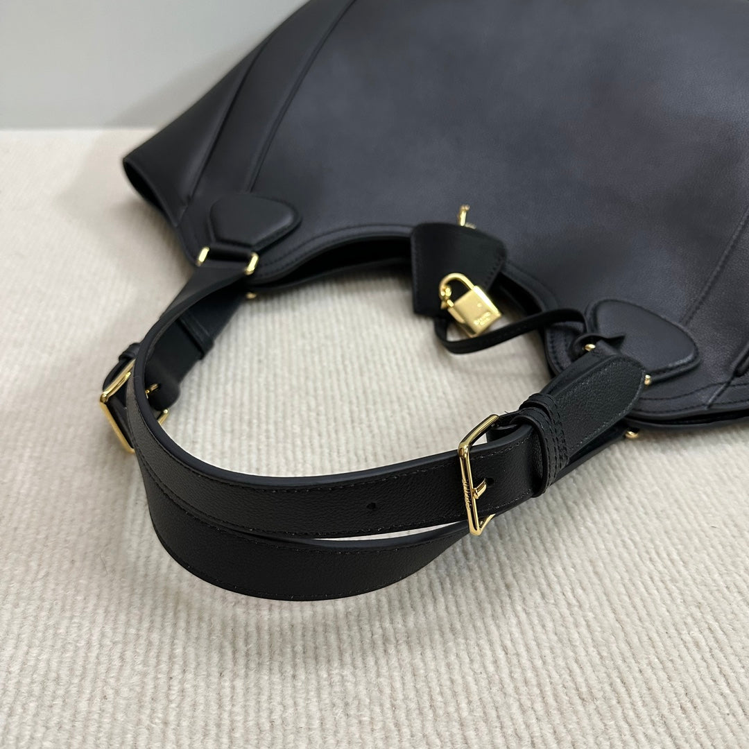 CELINE HOBO IN SUPPLE SMOOTH CALFSKIN 119353 BLACK