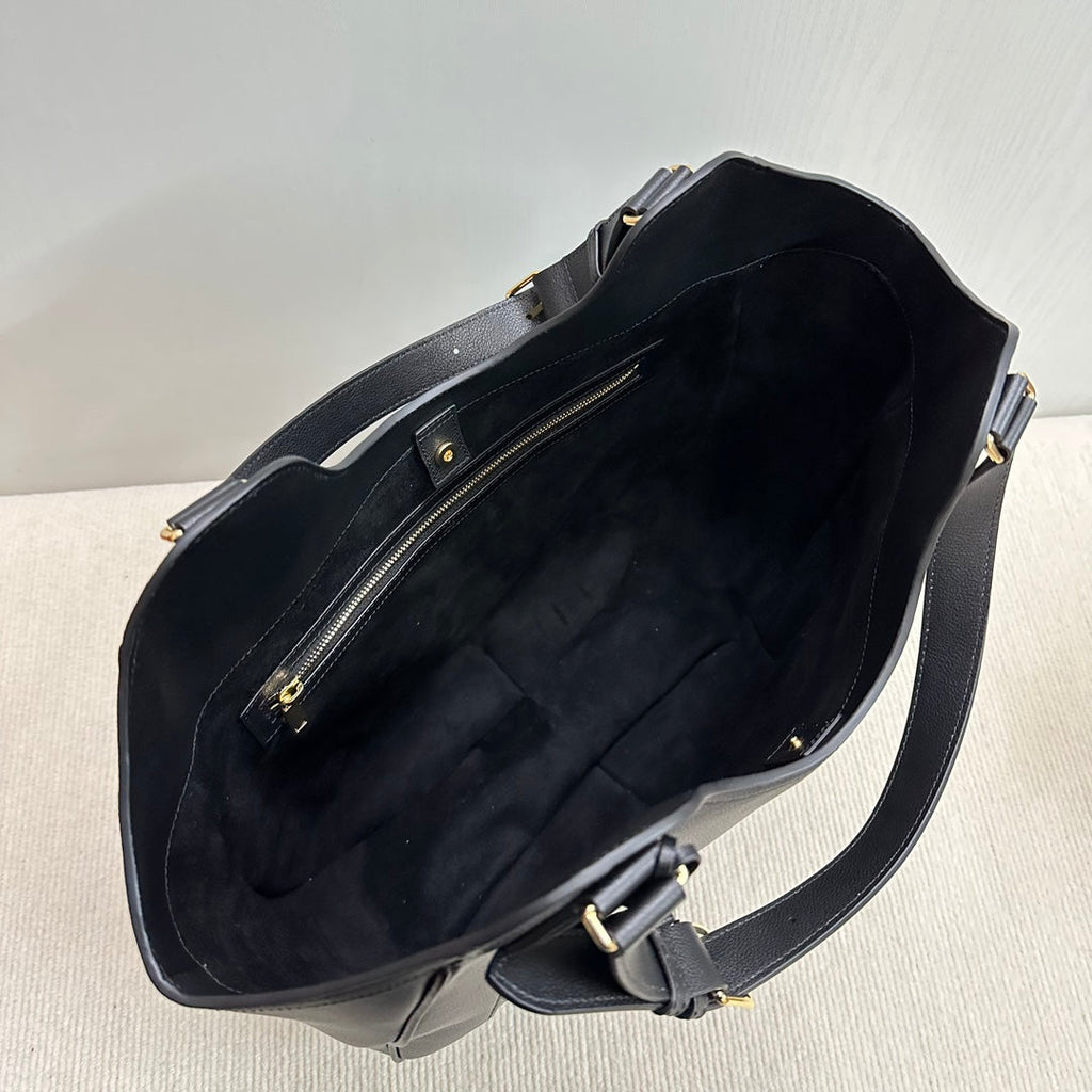 CELINE HOBO IN SUPPLE SMOOTH CALFSKIN 119353 BLACK