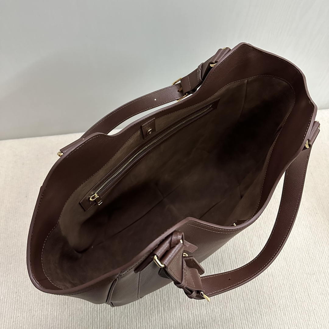 CELINE HOBO IN SUPPLE SMOOTH CALFSKIN 119353 Dark BROWN