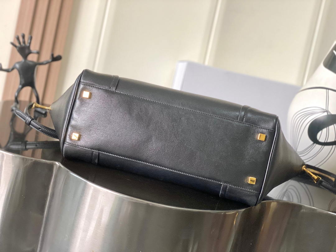 Celine L100E3GW2 MEDIUM NEW LUGGAGE IN SUPPLE SHINY LAMBSKIN Black