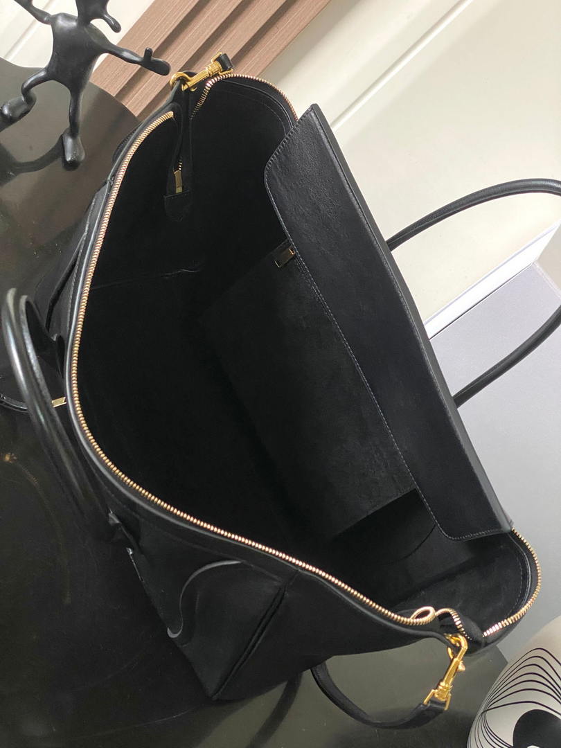 Celine L100E3GW2 MEDIUM NEW LUGGAGE IN SUPPLE SHINY LAMBSKIN Black