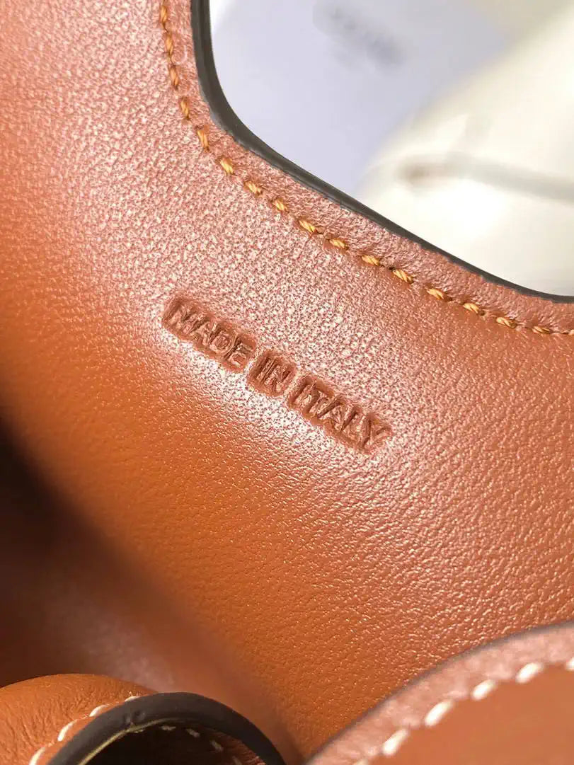 Celine SHOULDER CAMILLE 16 SOFT IN SMOOTH CALFSKIN 122073FX9.38NO Brown