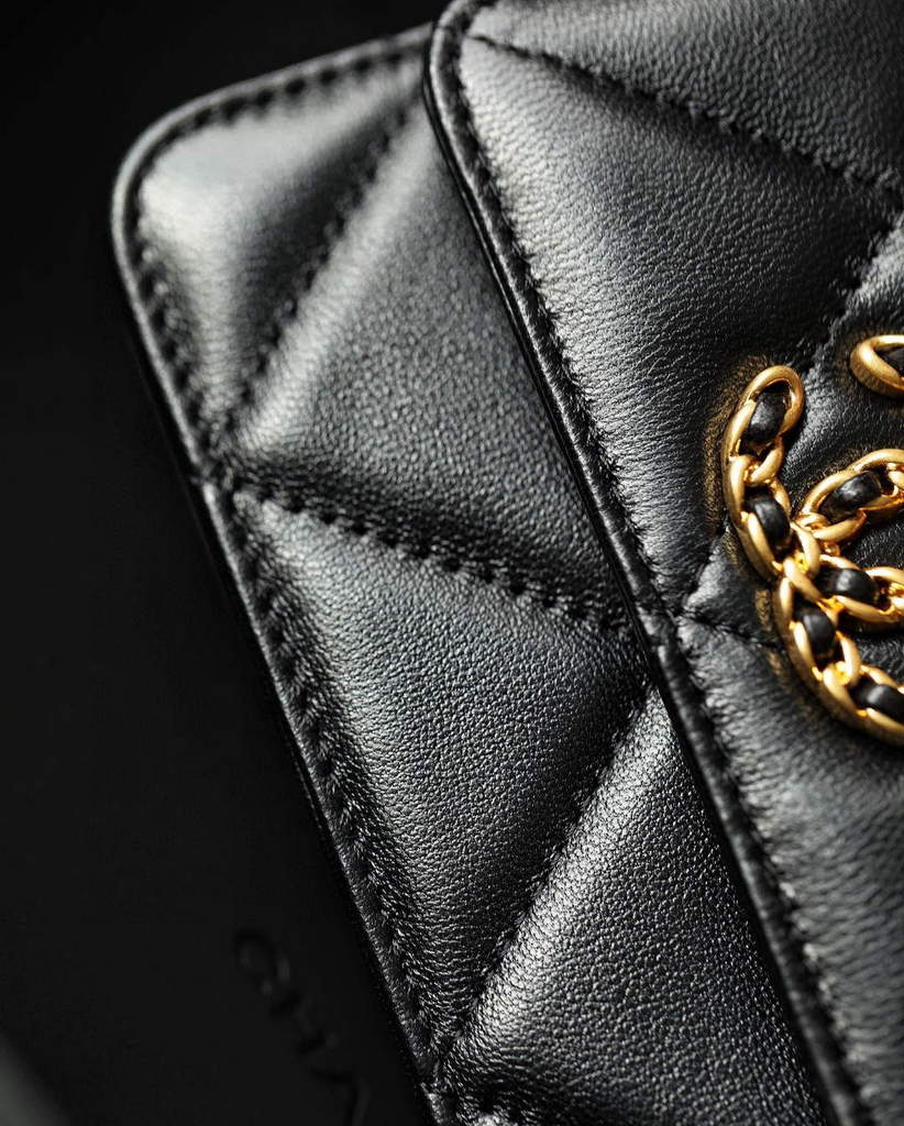 Chanel 21AW Chanel Mini 19 Flap bag Coin Purse With Chain Lambskin Black