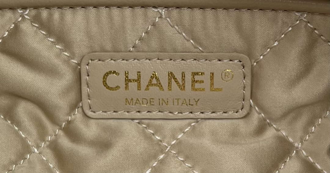 Chanel 22 Backpack AS3859 Shiny White Calfskin With Gold