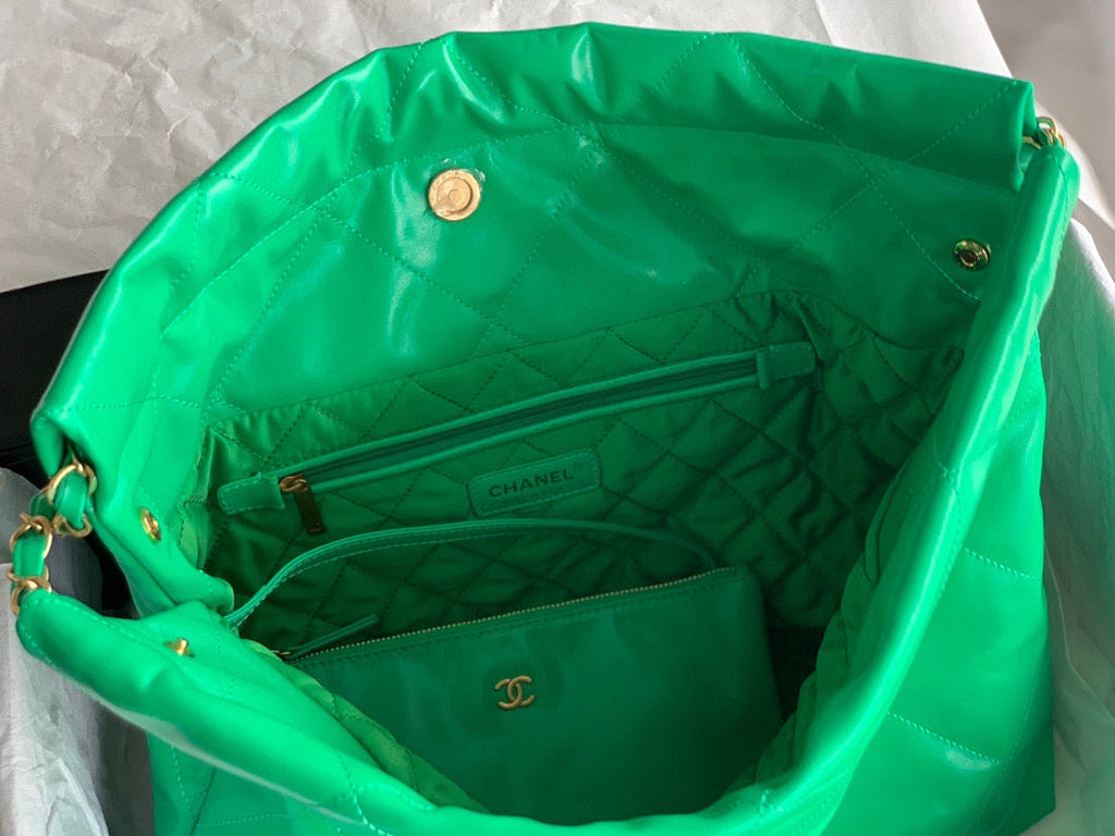 Chanel 22 Handbag AS3261 Shiny Calfskin Gold-Tone Metal Green
