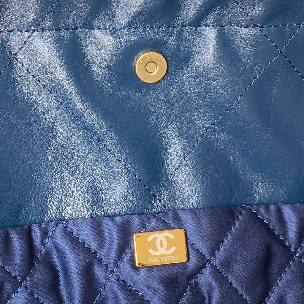Chanel 22 Handbag AS3261 Shiny Calfskin Gold-Tone Metal Navy Blue